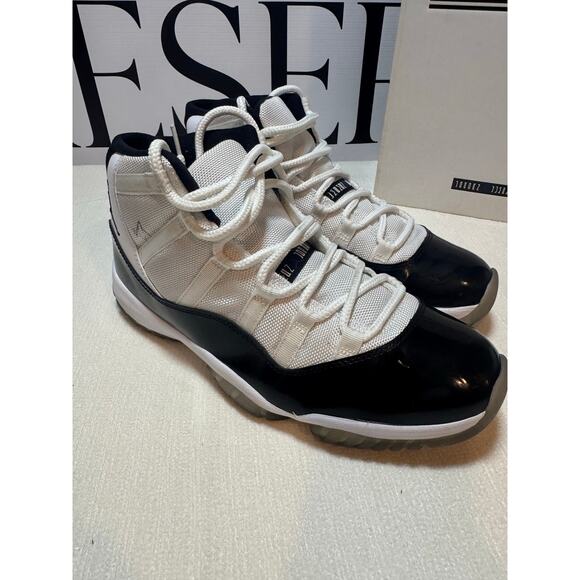 Air Jordan 11 Retro Concord Size 10.5 - Classic Style - Picture 3 of 12